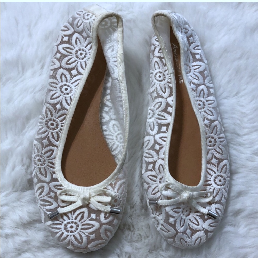 White American Eagle Embroidered Flower Bow Flats